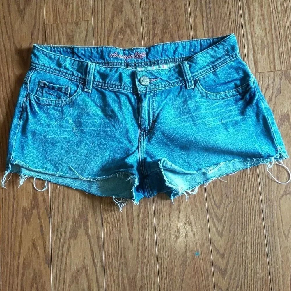 American Eagle distressed shorties shorts Sz 10 EUC